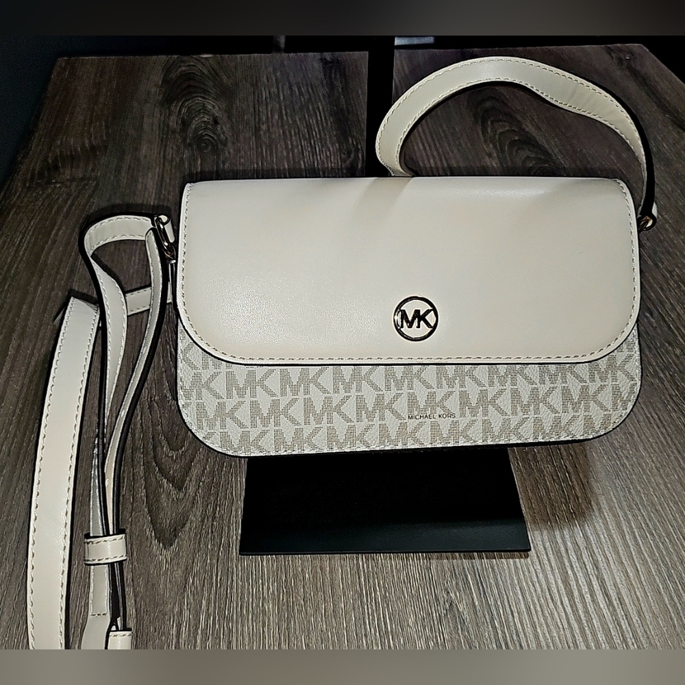 Authentic Michael Kors Jet Set Travel Small Crossbody Purse Light Cream/white